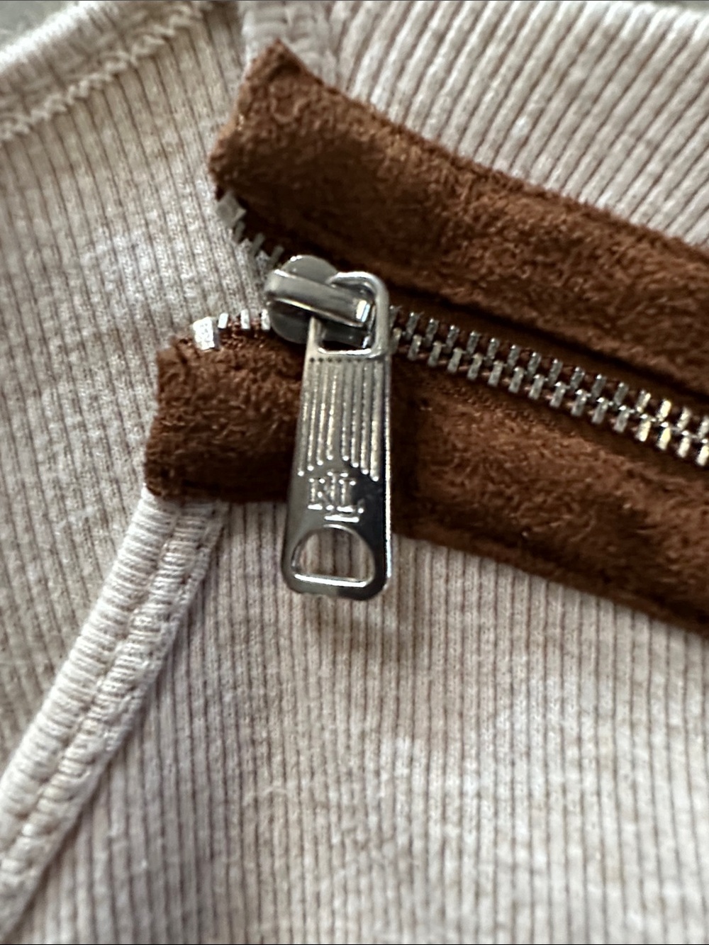 Lauren Ralph Lauren Beige Top with Brown Shoulder Zippers - Picture 3 of 4